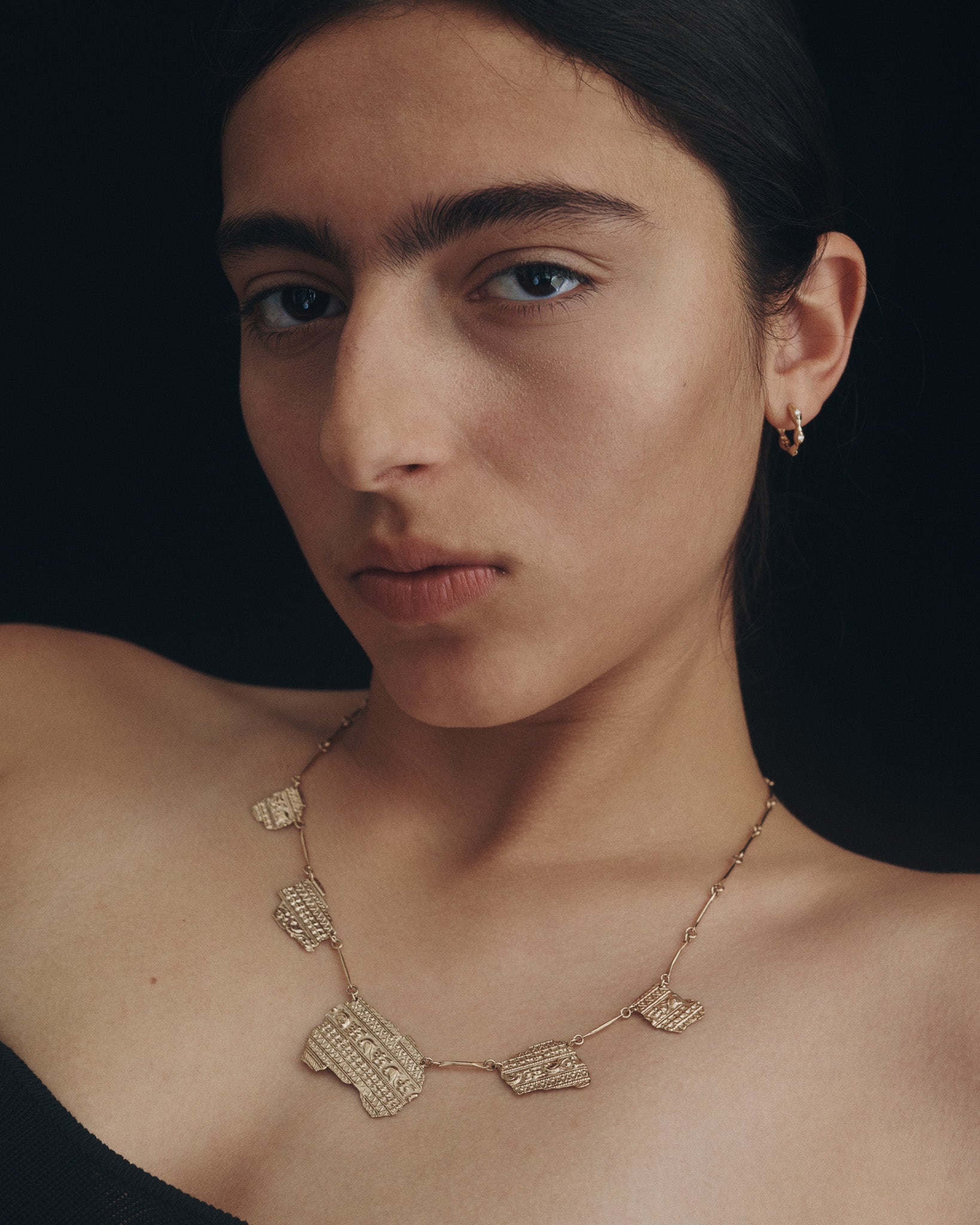 Relic V Necklace Solid Gold