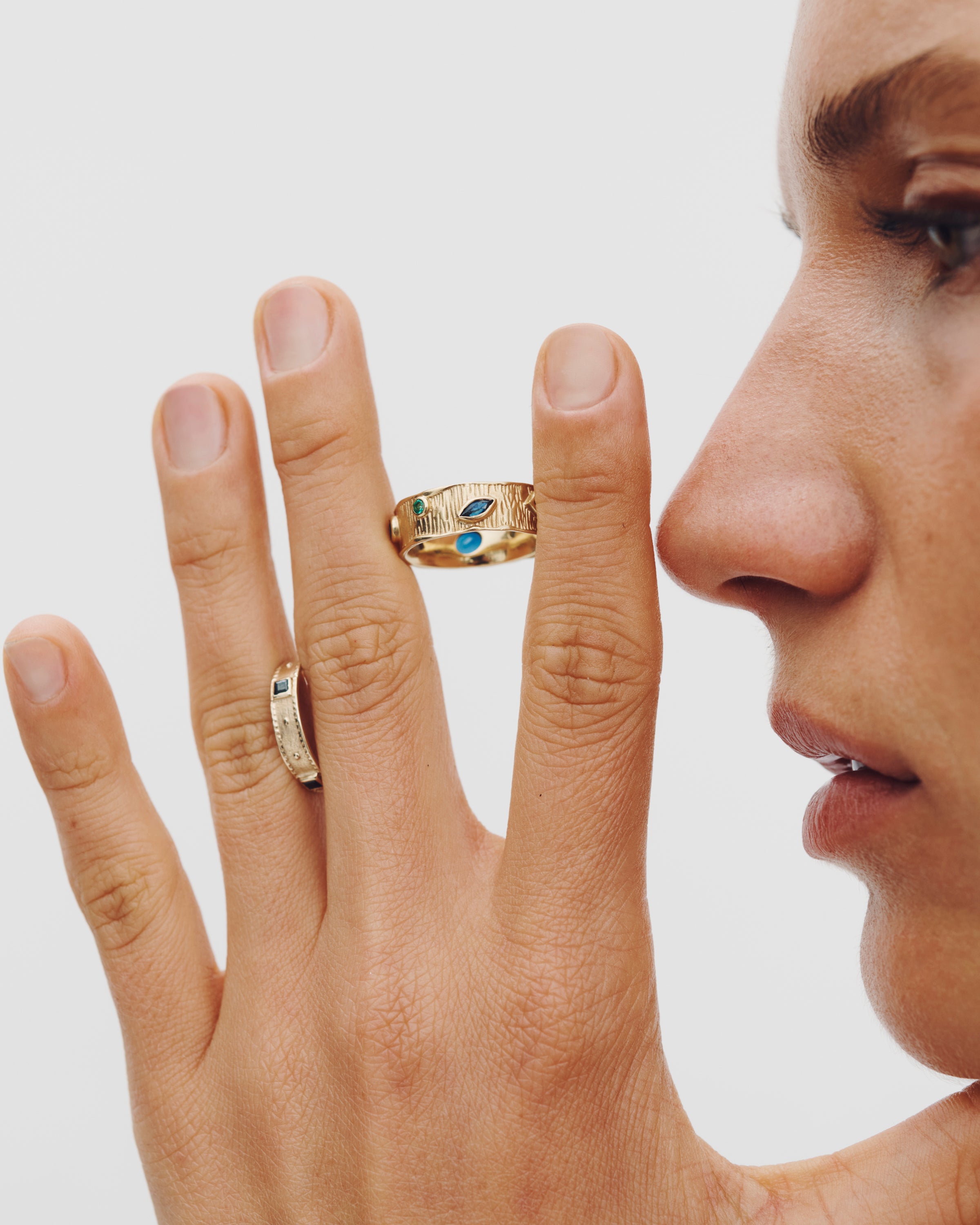 Rosetta Ring Black Spinel Solid Gold