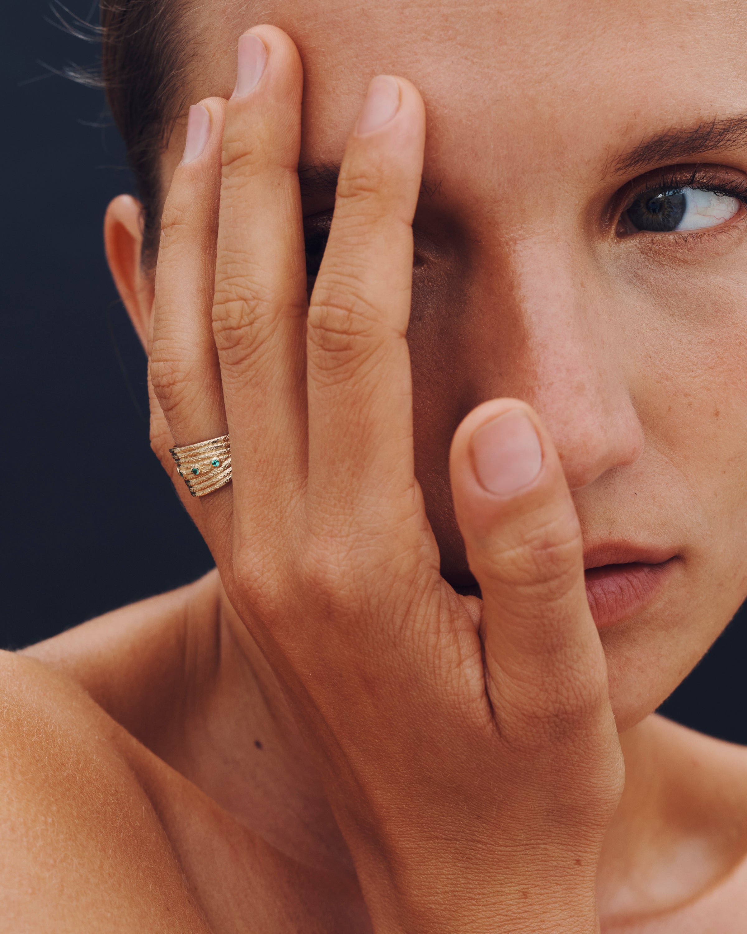Aviva Ring Emerald Solid Gold