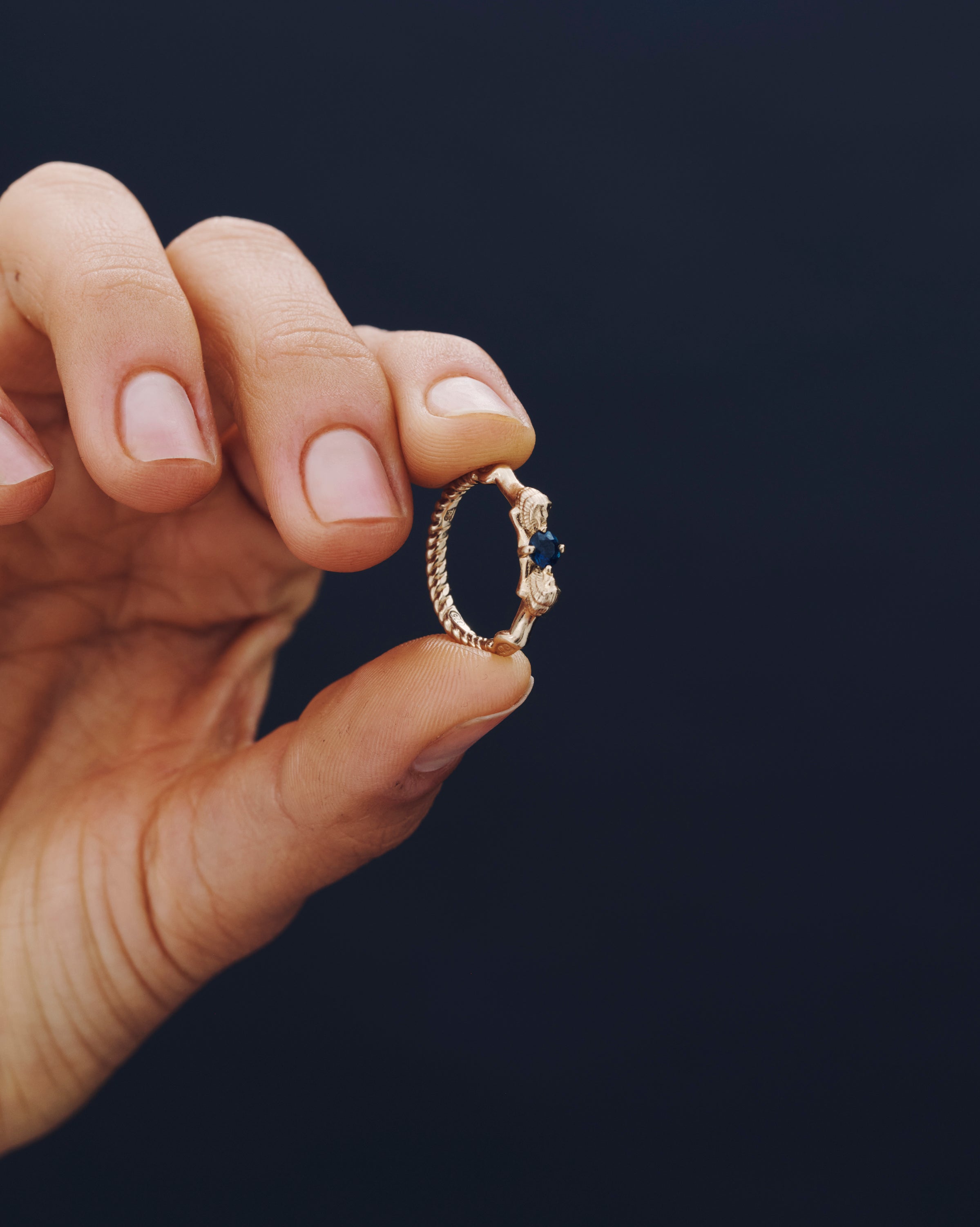 Leon Ring Blue Sapphire Solid Gold