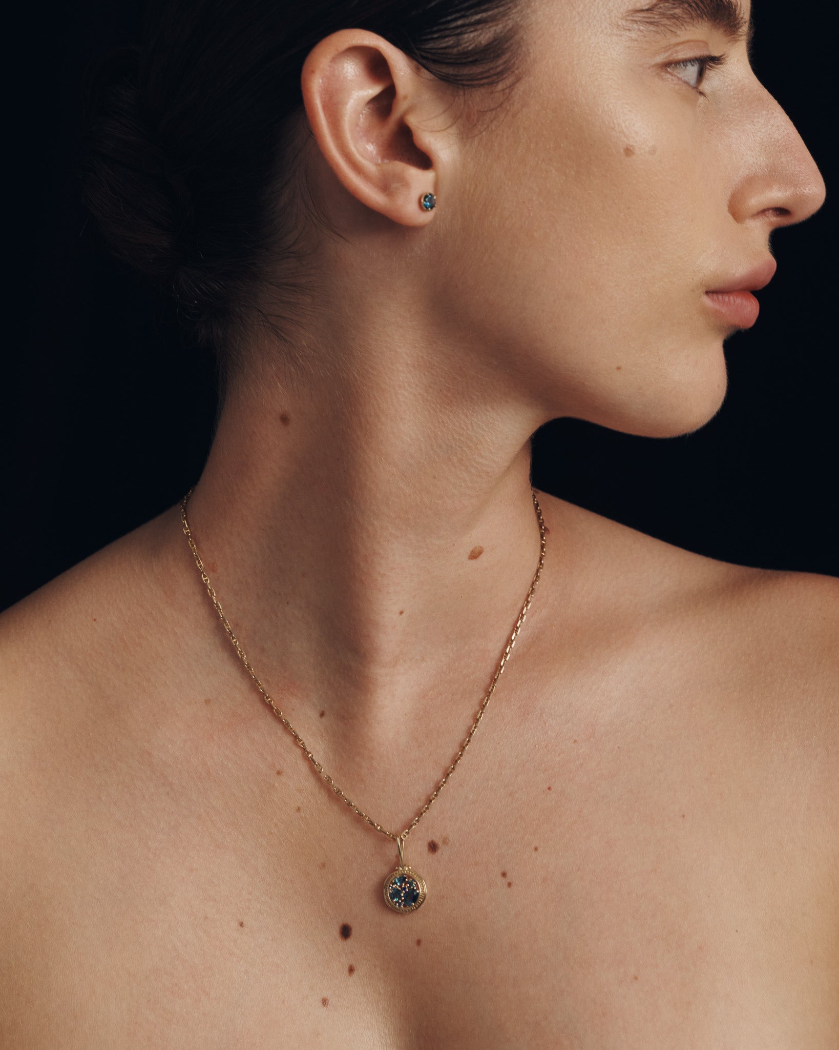 Asteria Pendant Teal Sapphire Solid Gold