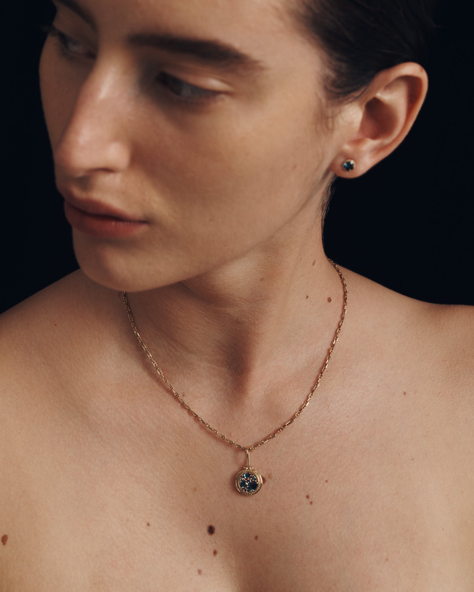 Asteria Pendant Teal Sapphire Solid Gold