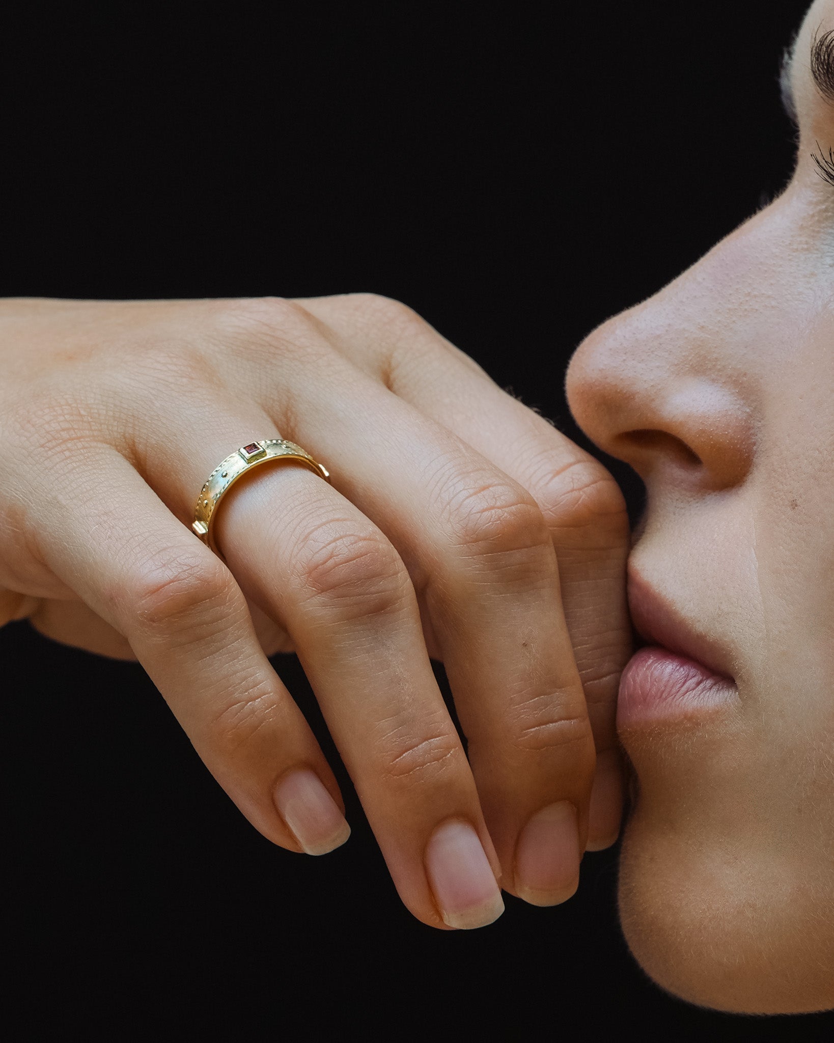 Rosetta Ring Garnet Solid Gold