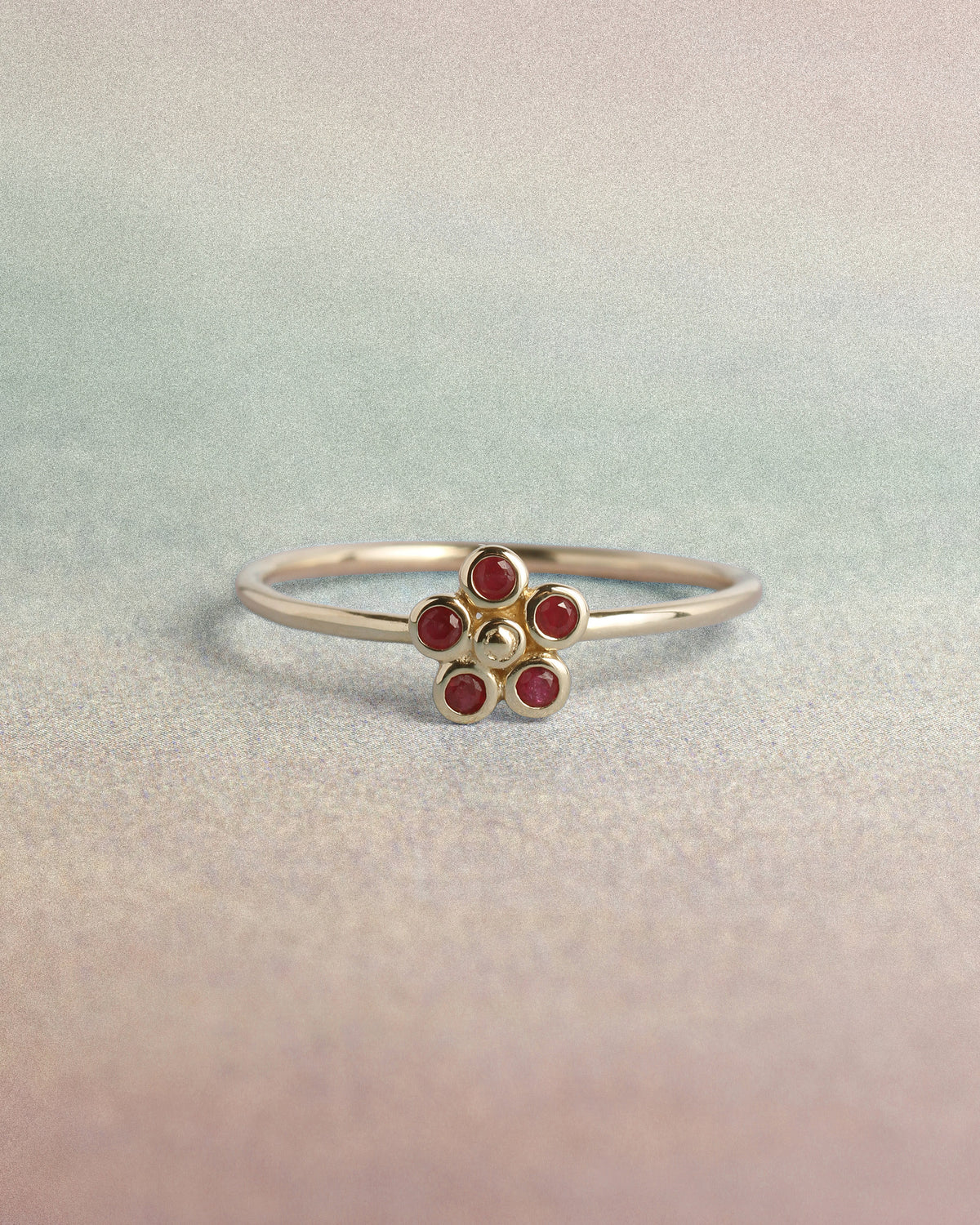 Daisy Ruby Ring Solid Gold, flatlay
