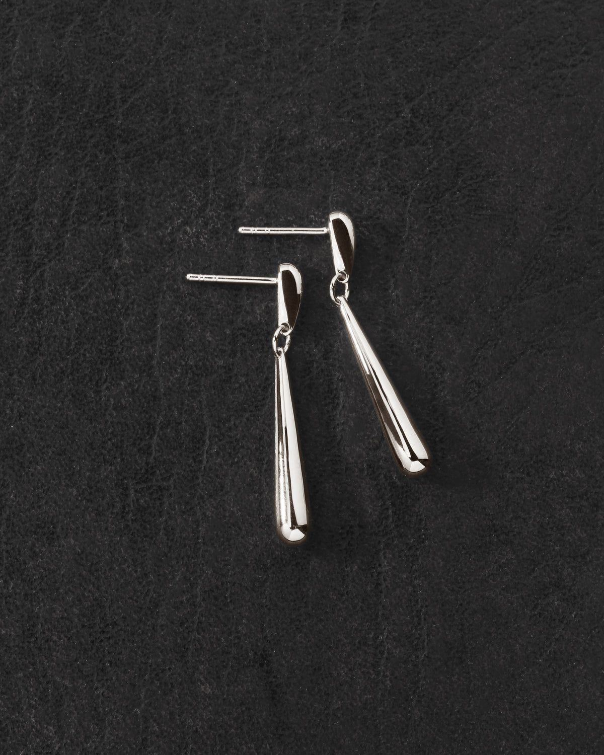 Stilla Earrings Silver on dark leather