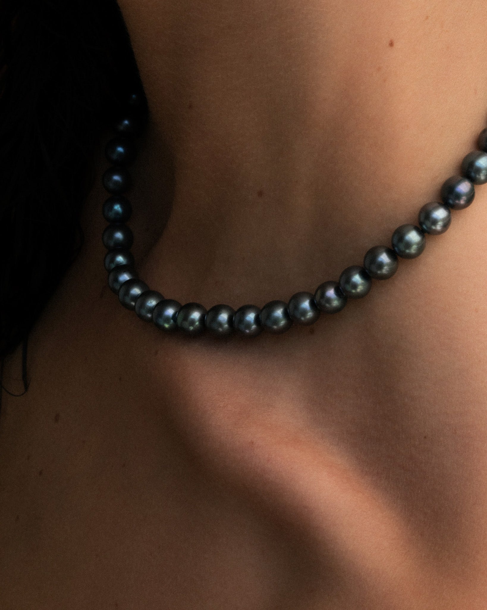 Eclipse Black Pearl Necklace Solid Gold