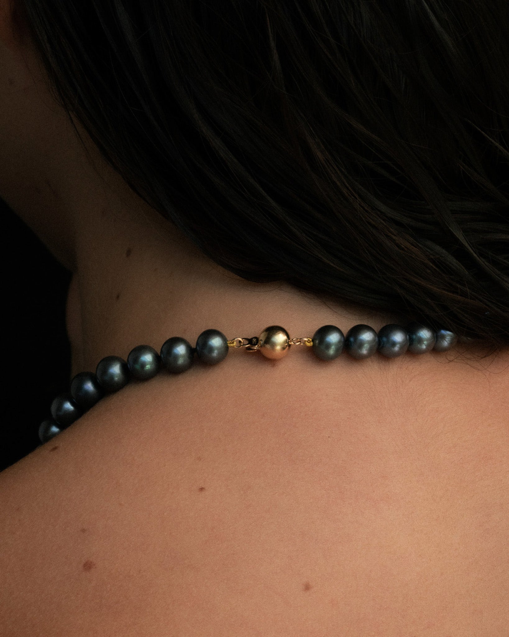 Eclipse Black Pearl Necklace Solid Gold