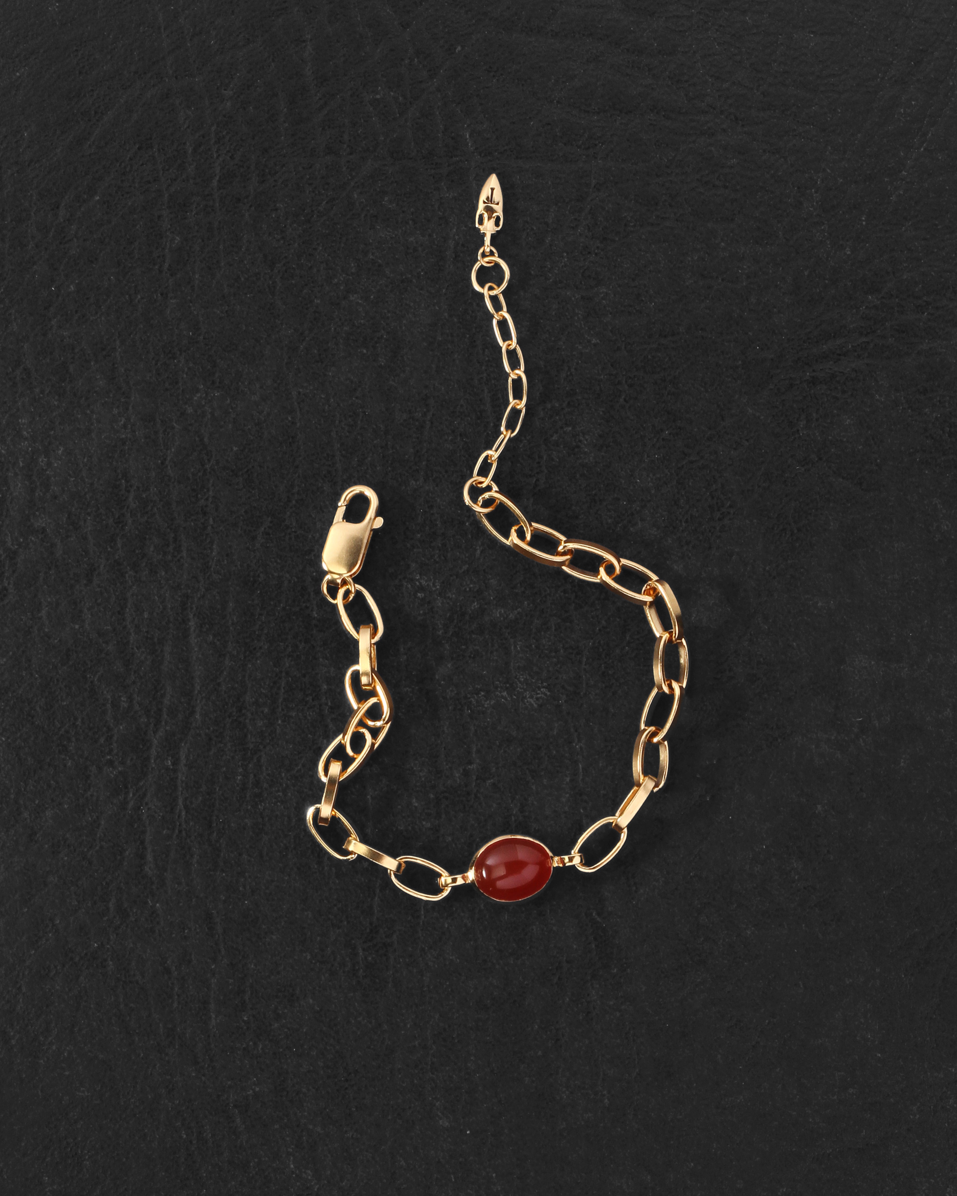 Uto Chain Bracelet Gold Vermeil on dark leather