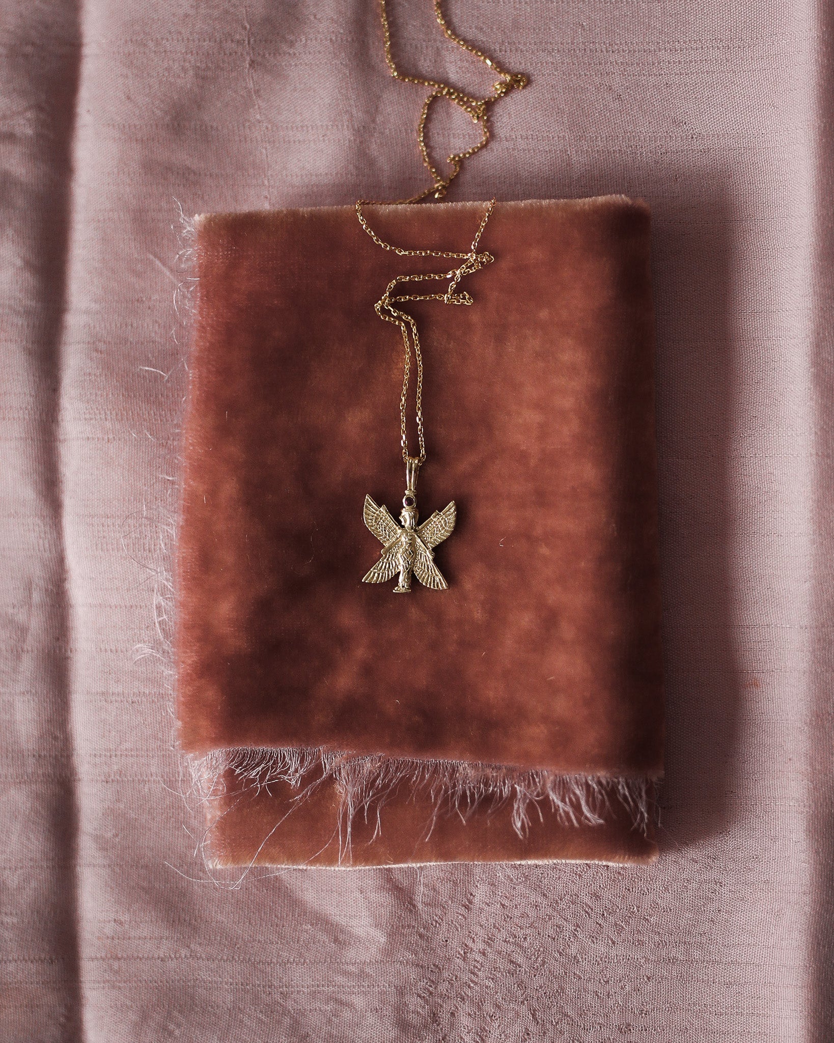 Queen of Love Necklace Solid Gold