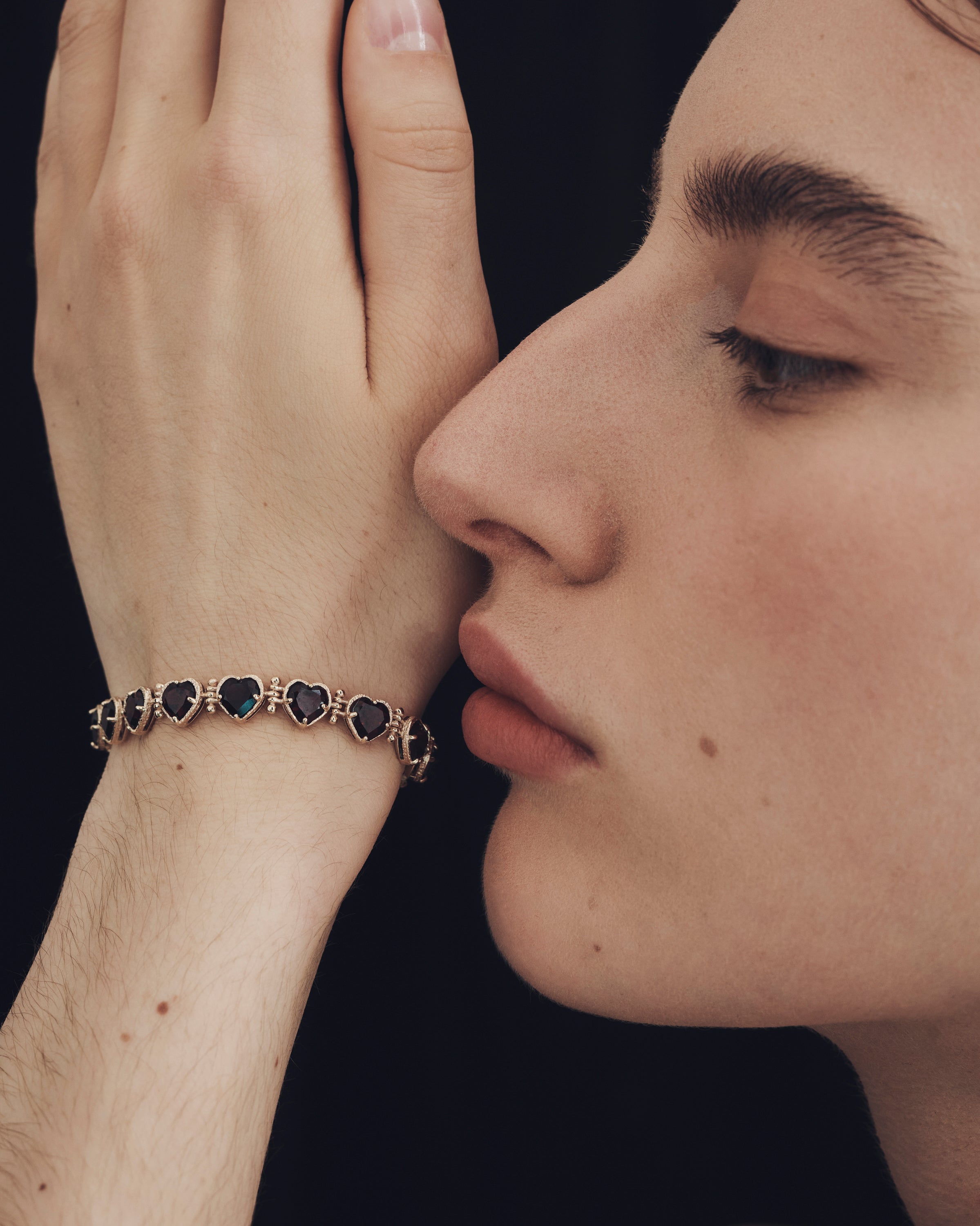 Venus Bracelet Garnet Solid Gold