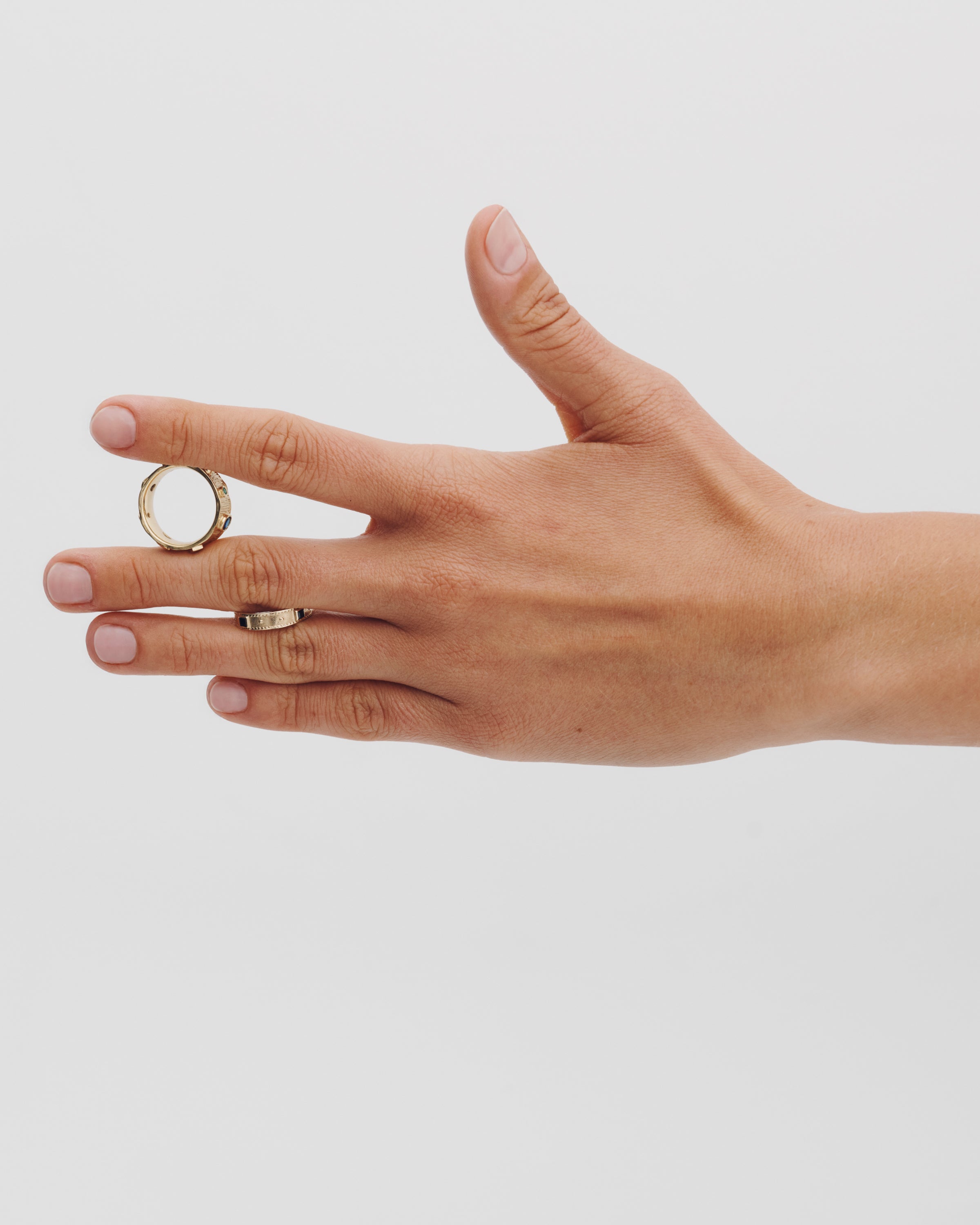 Rosetta Ring Black Spinel Solid Gold