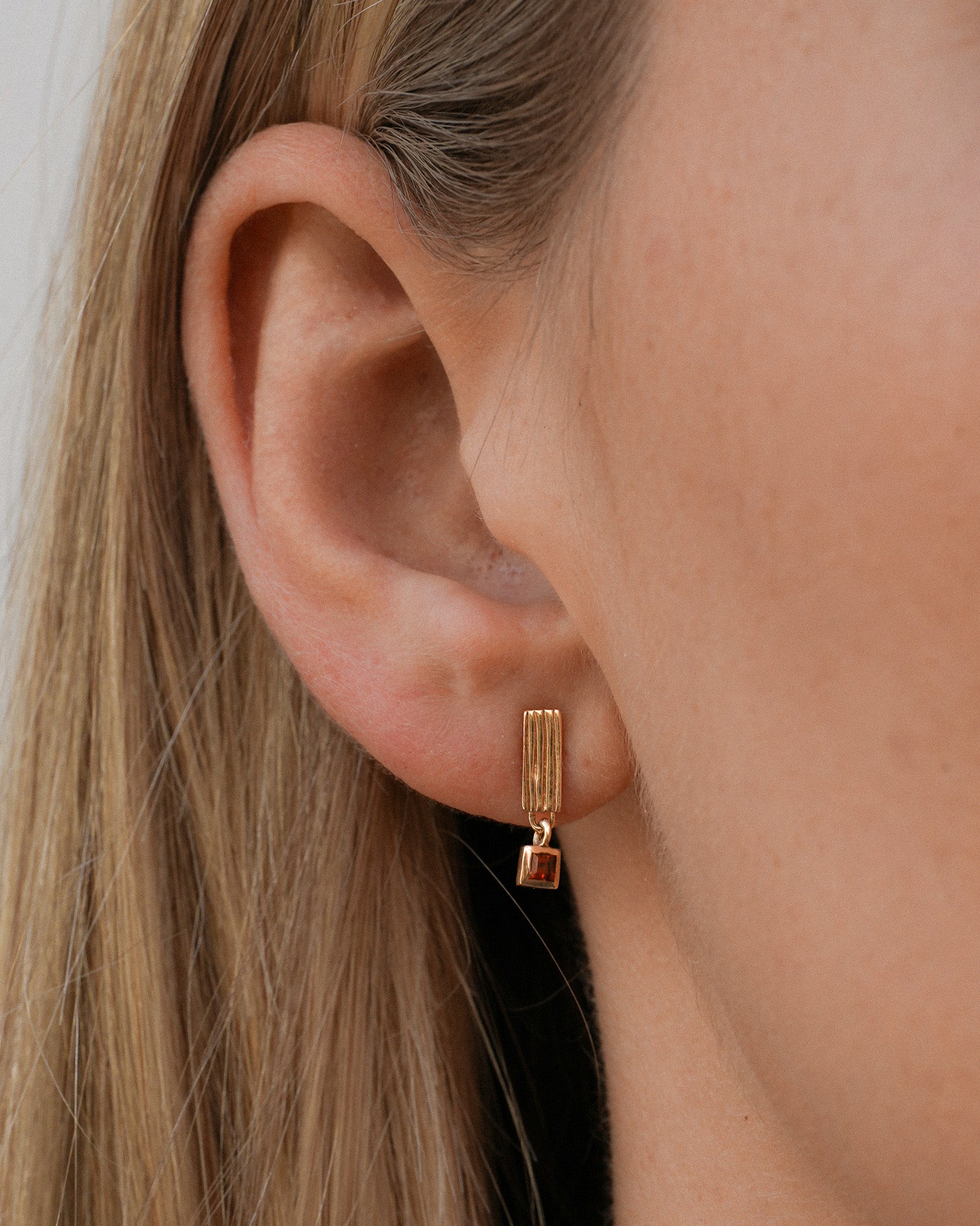 Riva Earrings Garnet Solid Gold