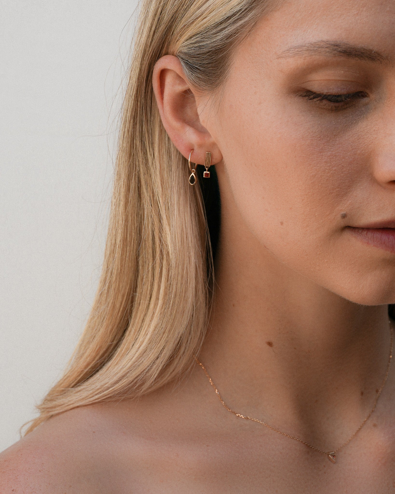 Riva Earrings Garnet Solid Gold