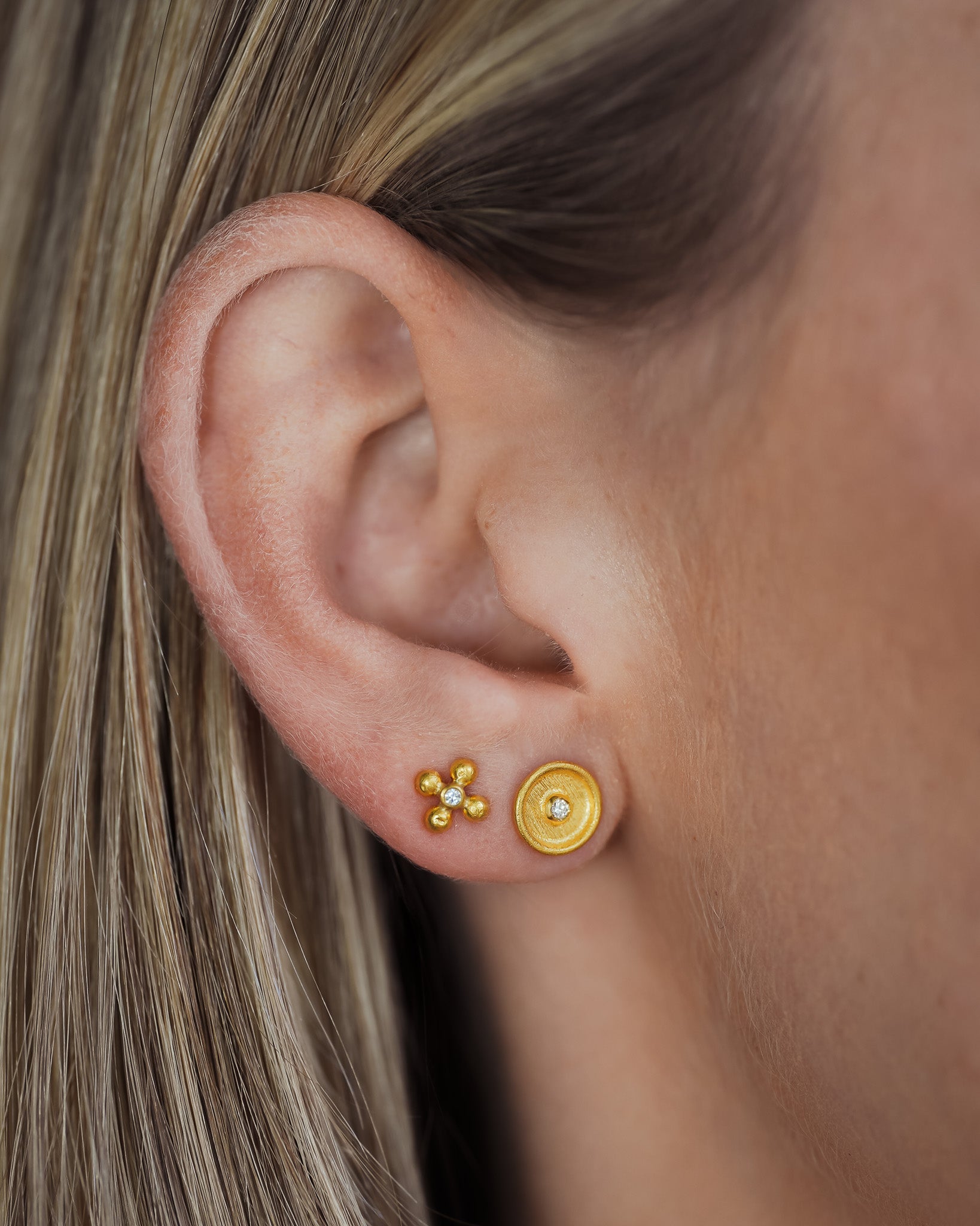 Tala Studs Round Diamond Solid Gold