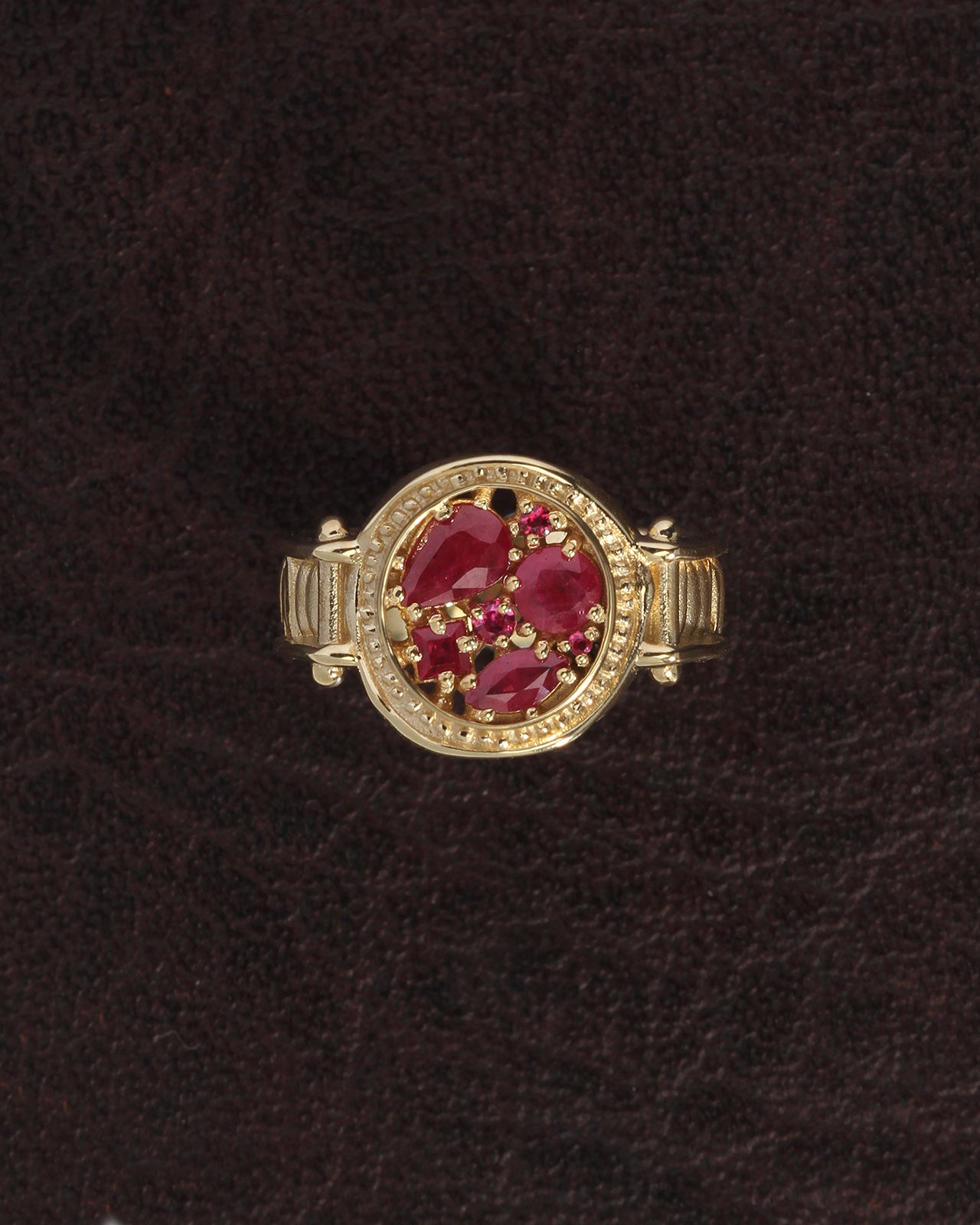 Asteria Ring Ruby Solid Gold