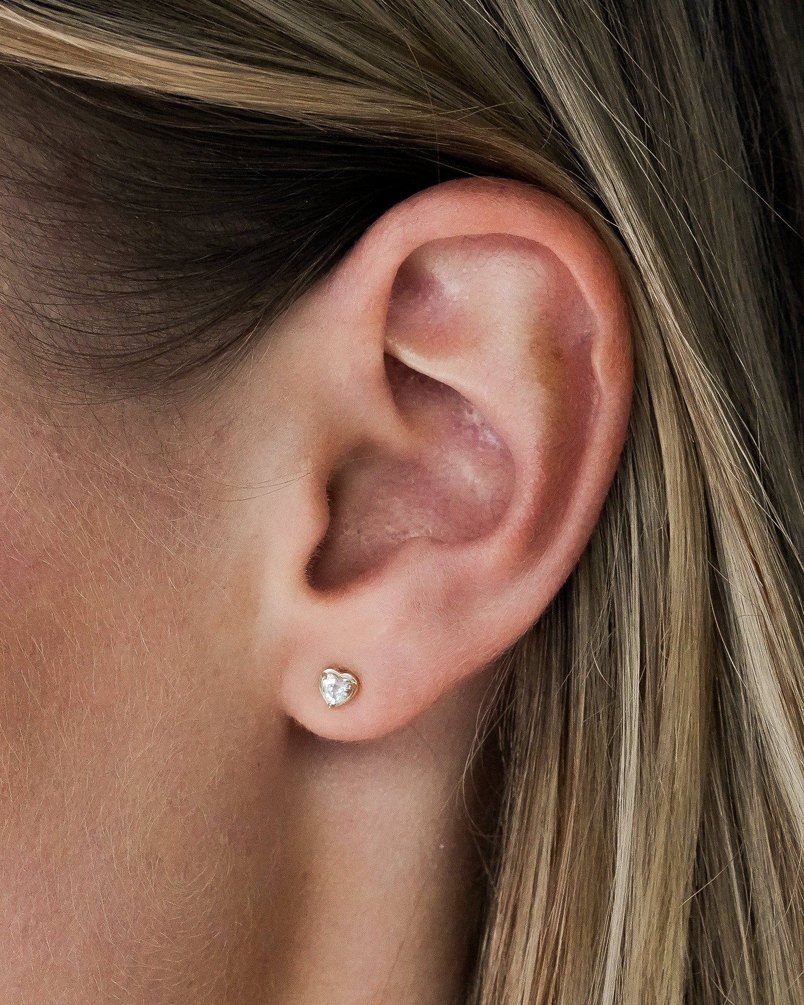 Venus Single Stud White Topaz Solid Gold