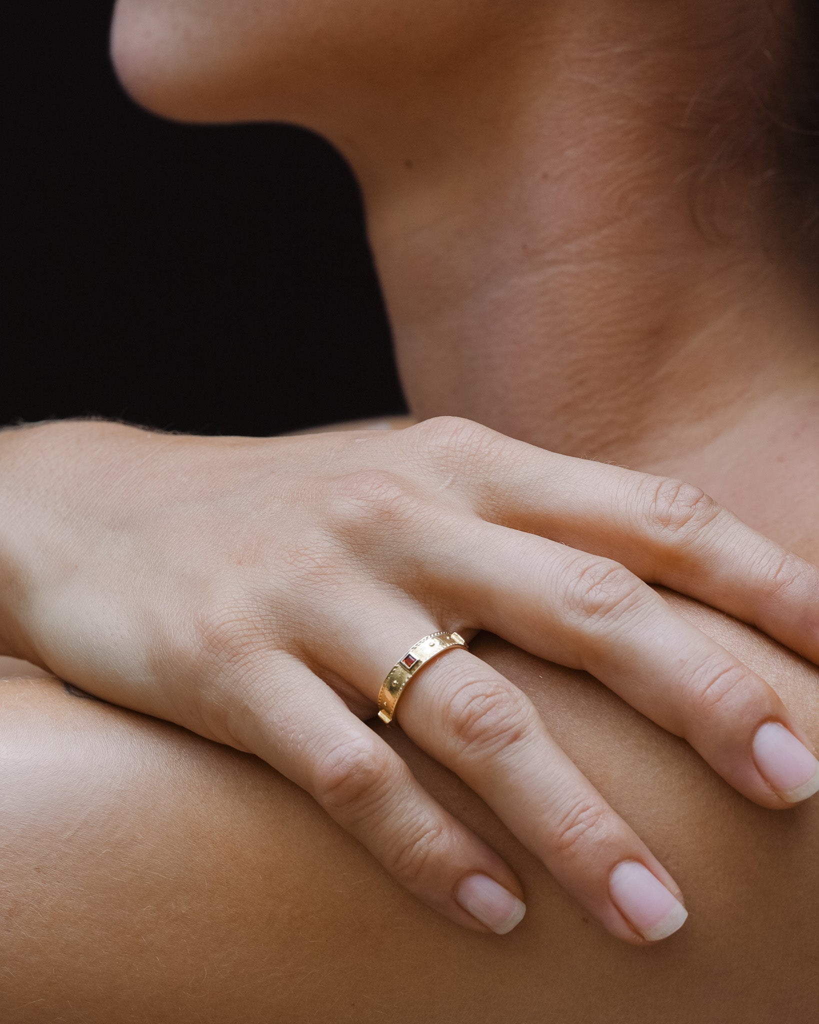 Rosetta Ring Garnet Solid Gold