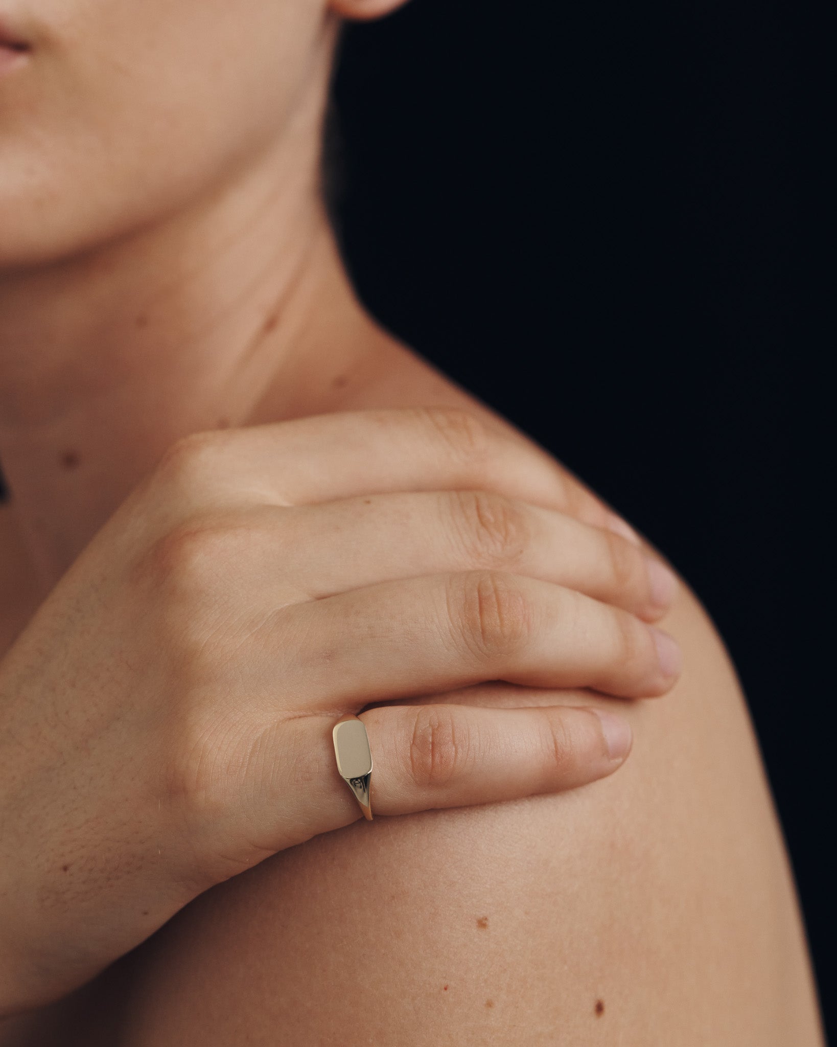 Forma Signet Solid Gold