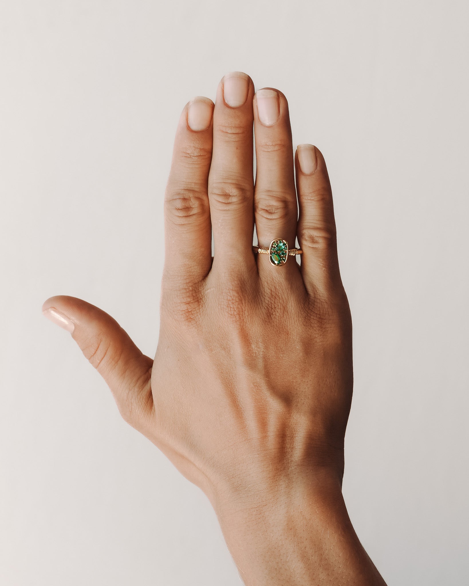 Illume Ring Emerald Solid Gold