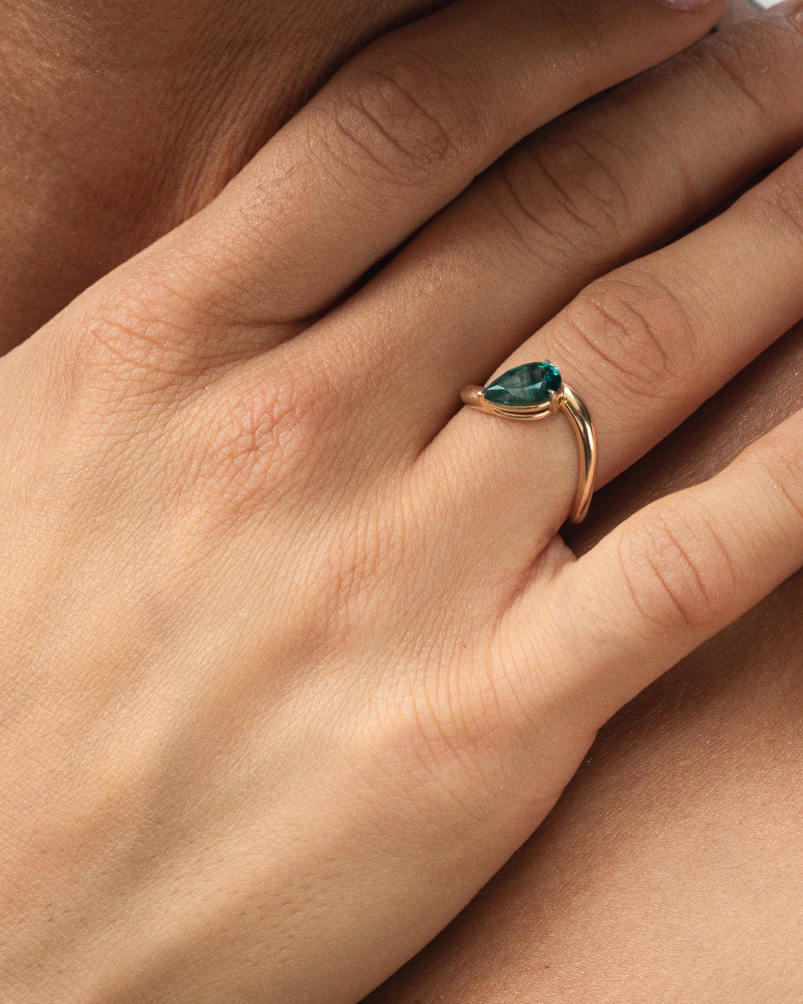 Ivy Ring 1.5ct Parti Sapphire Solid Gold