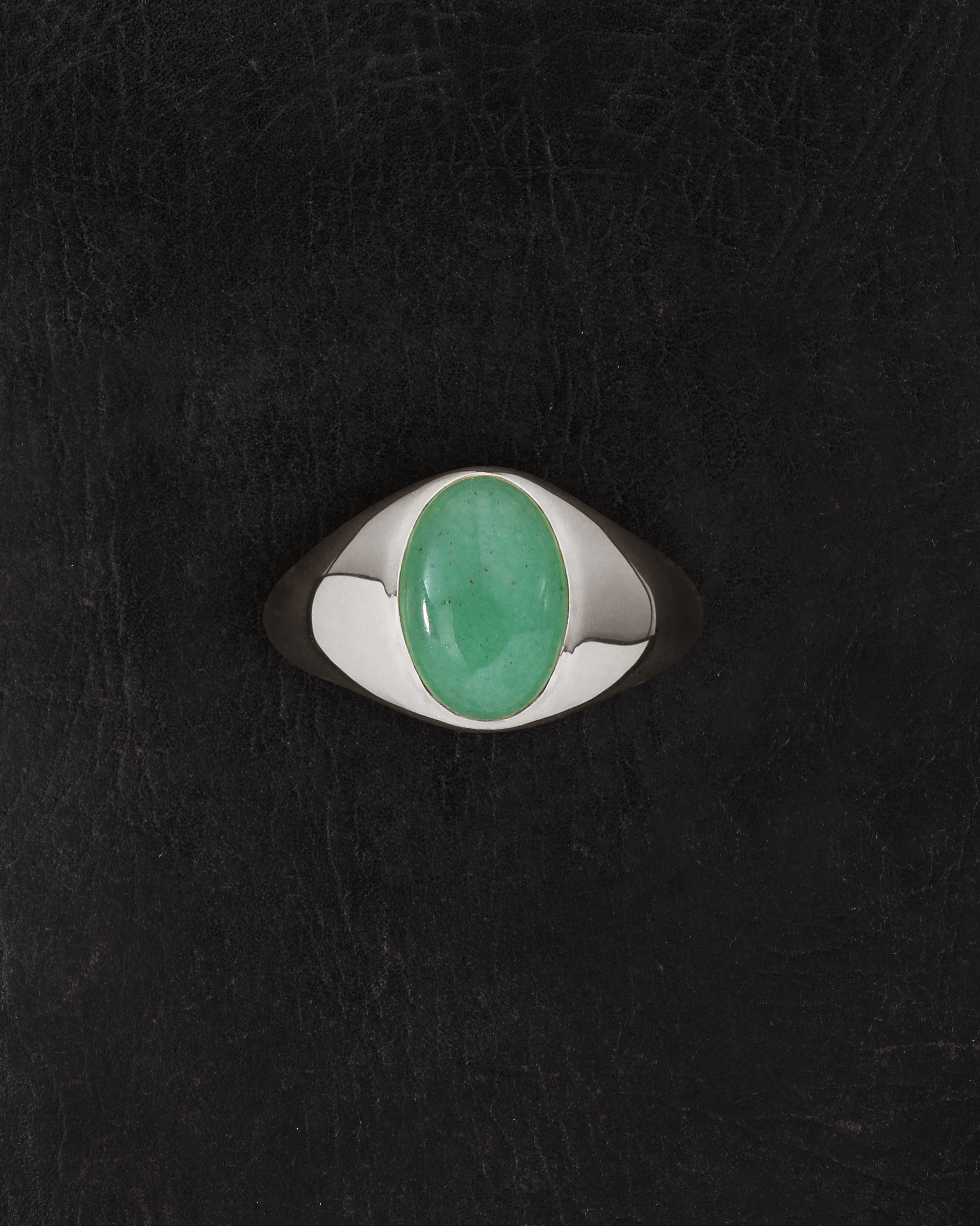 Ma Ring Silver on dark leather