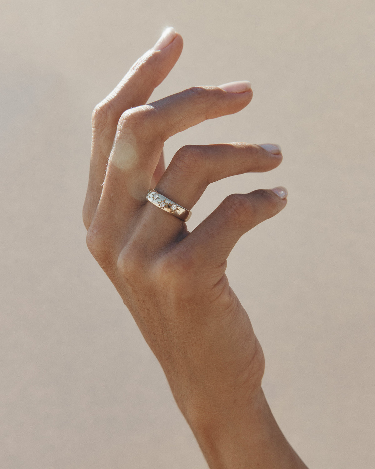 Ori Diamond Ring Solid Gold, worn on the hand