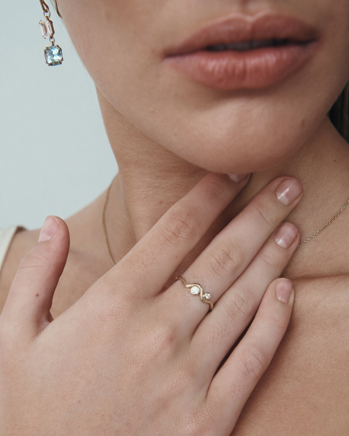 Reva II Diamond Ring Solid Gold, worn on the hand