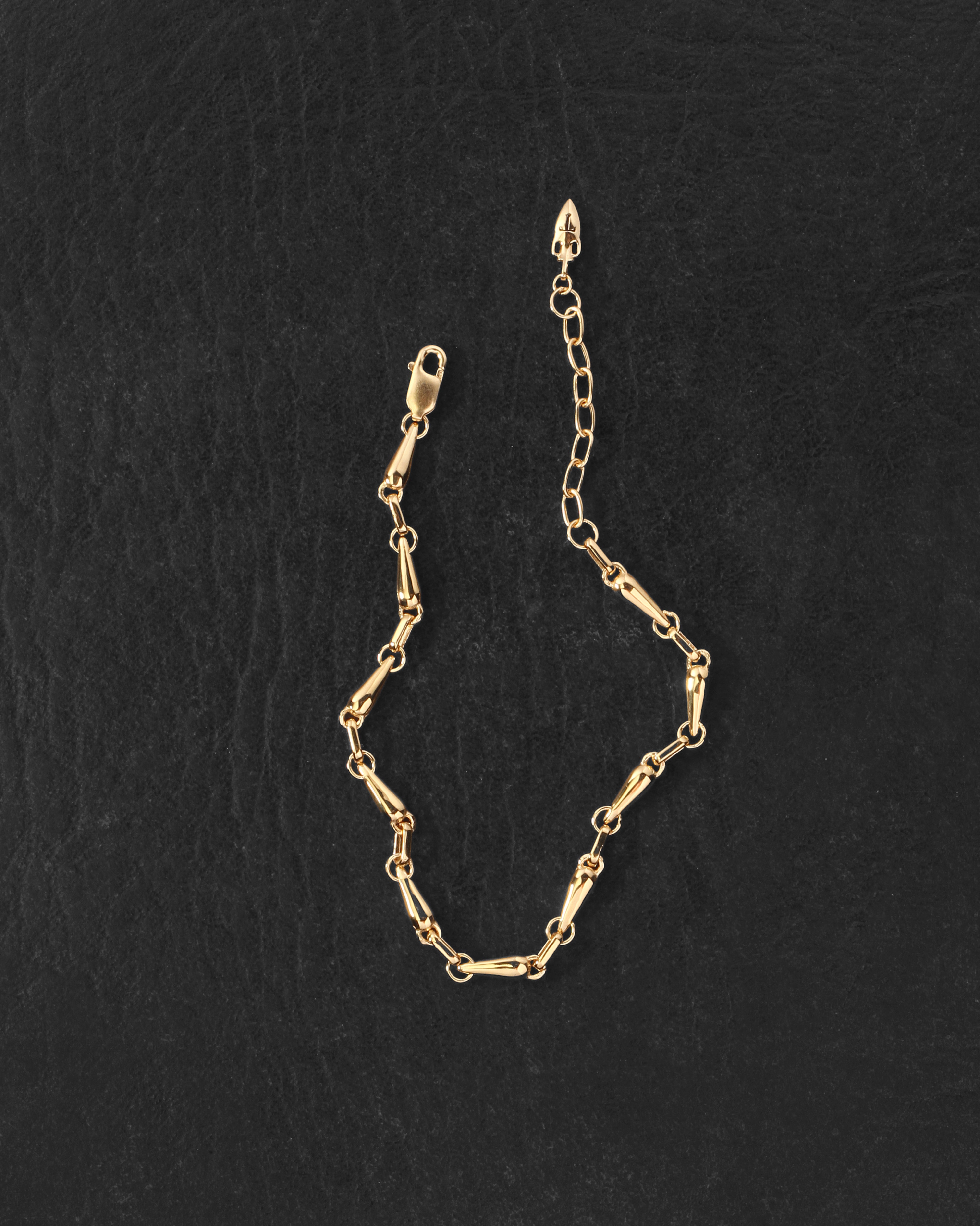 Stilla Bracelet Gold Vermeil on dark leather