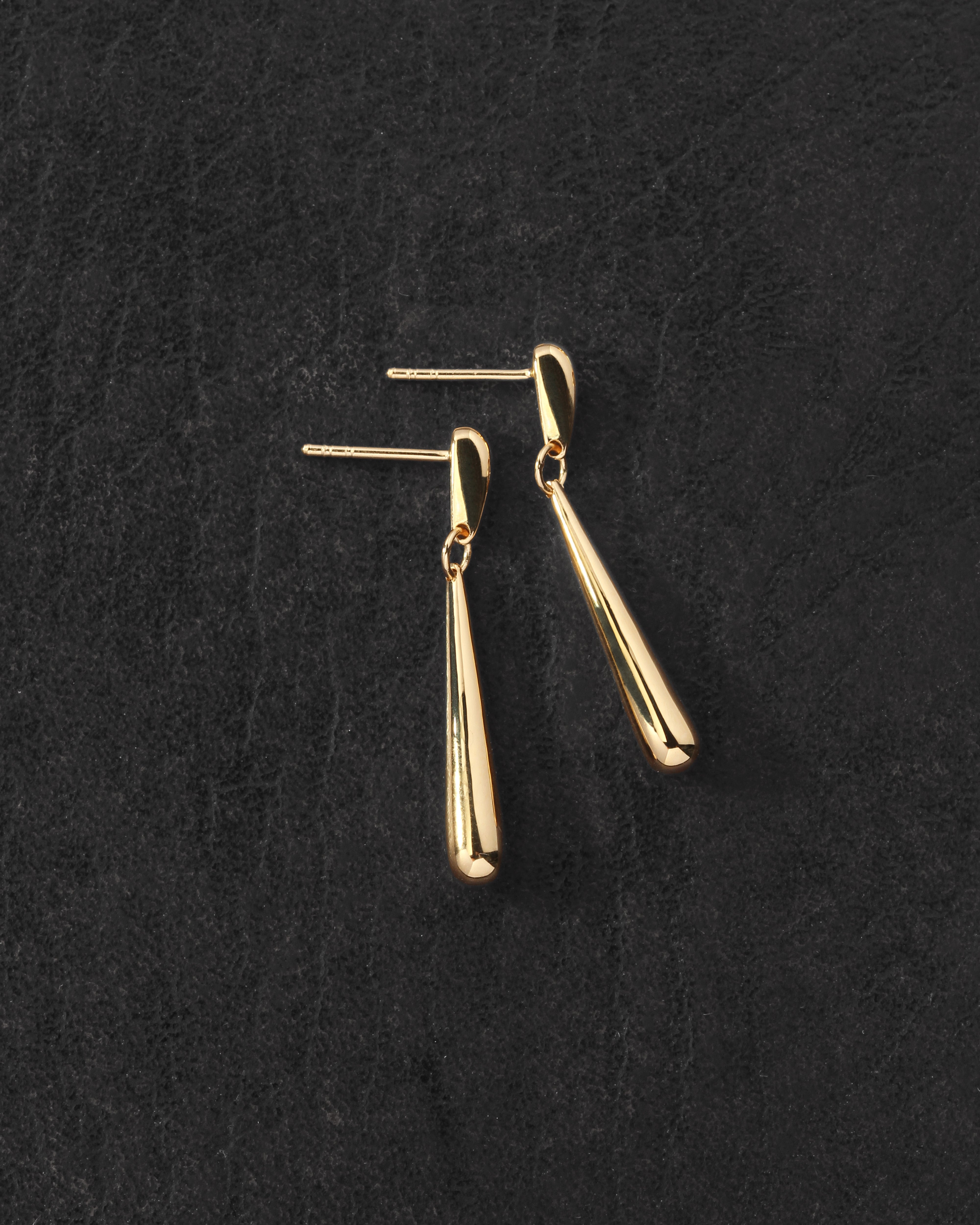 Stilla Earrings Gold Vermeil on dark leather