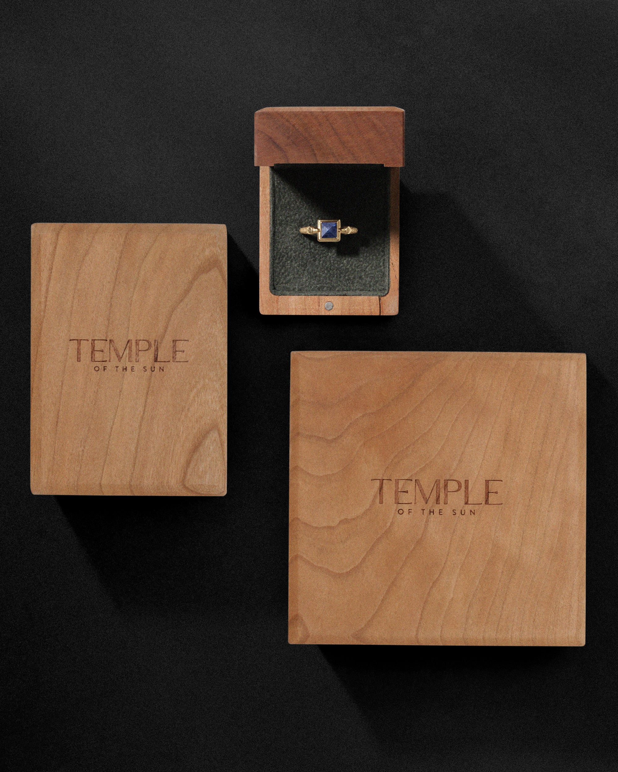 Illume Halo Ring Sapphire Solid Gold