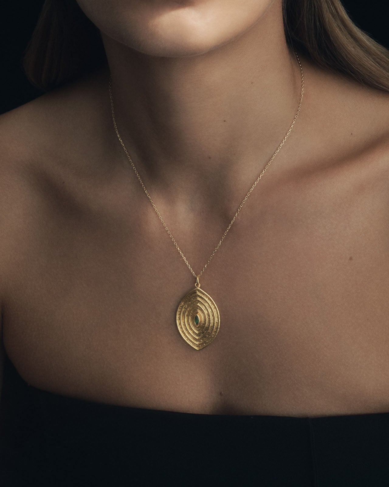 Temple of the Sun Reign Large Necklace Emerald Solid Gold