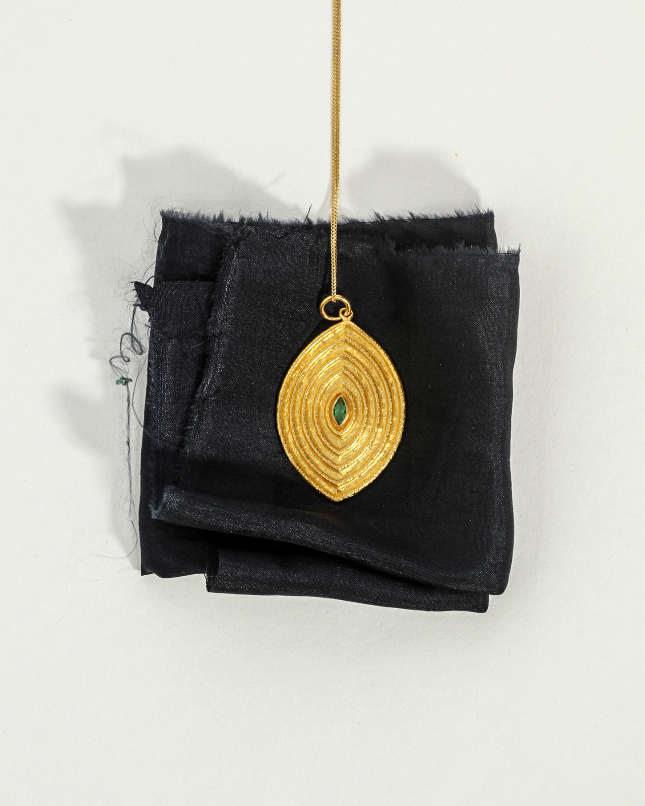 Temple of the Sun Reign Large Necklace Emerald Solid Gold