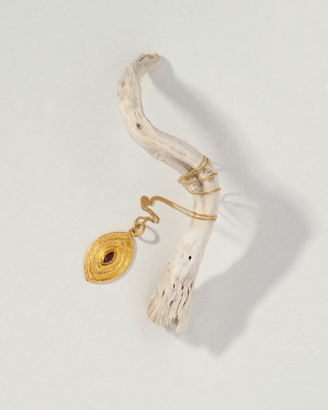 Temple of the Sun Reign Medium Necklace Ruby Solid Gold