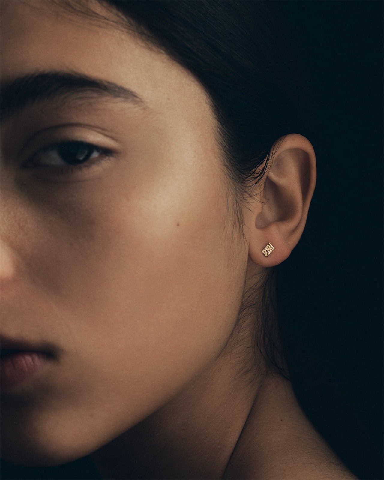 Temple of the Sun Relic MM Stud Earrings Solid Gold