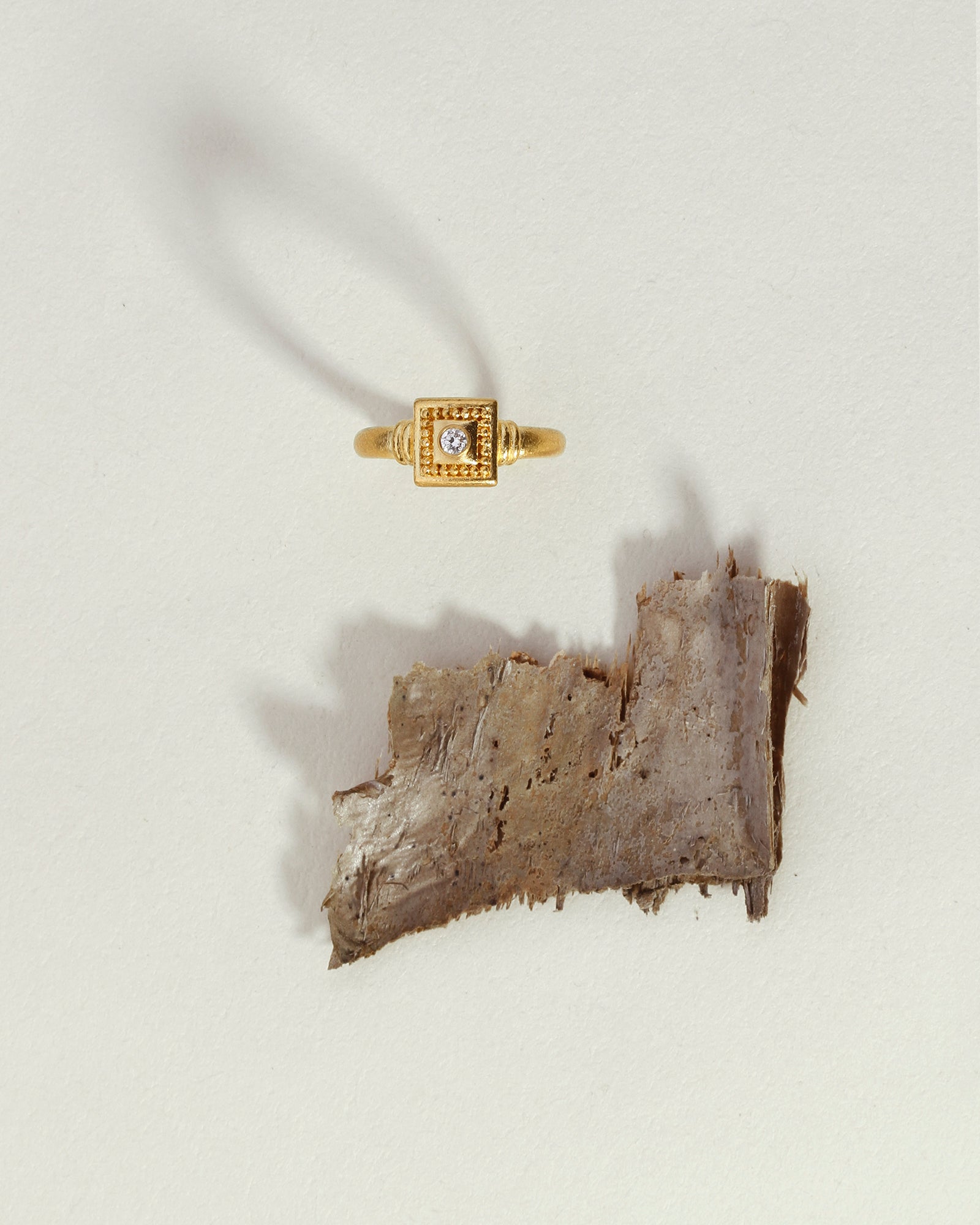 Temple of the Sun Sadie Ring Solid Gold