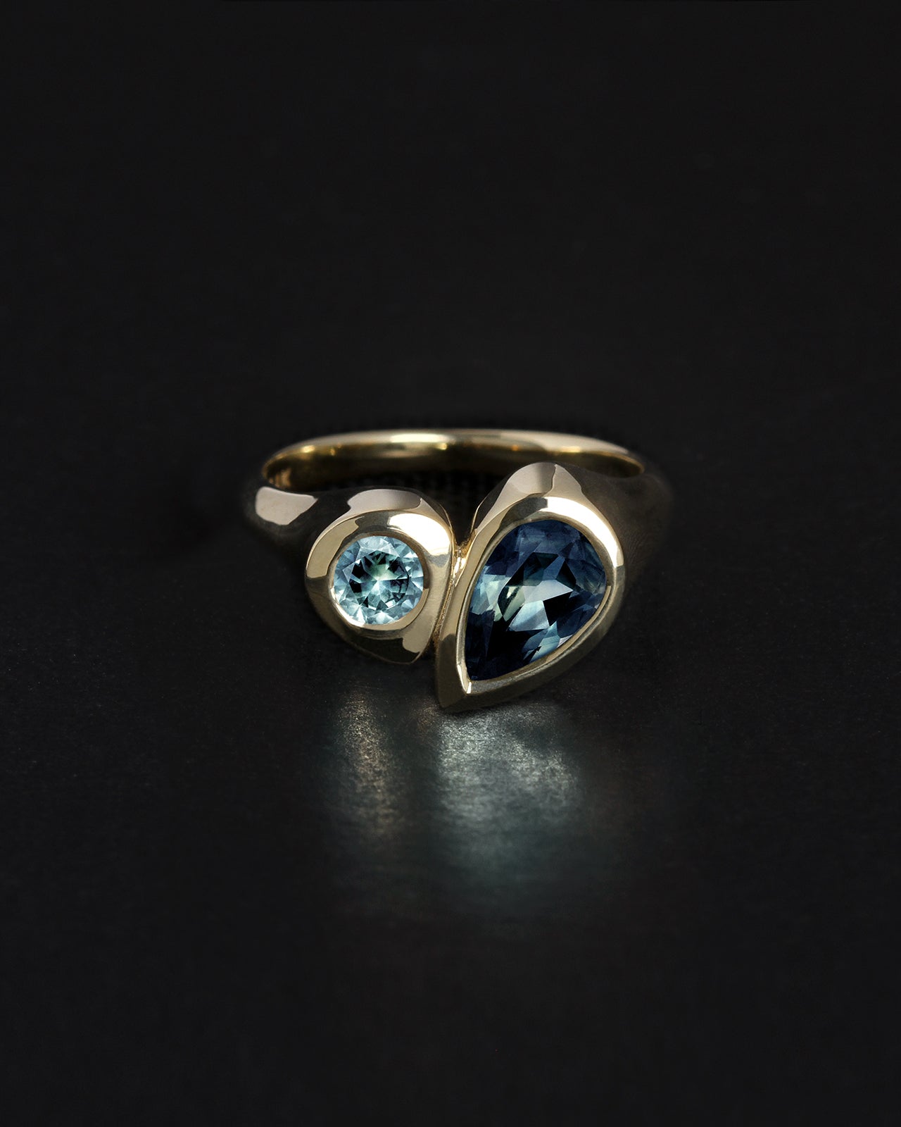 Temple of the Sun Synergy Ring Teal Sapphire Solid Gold