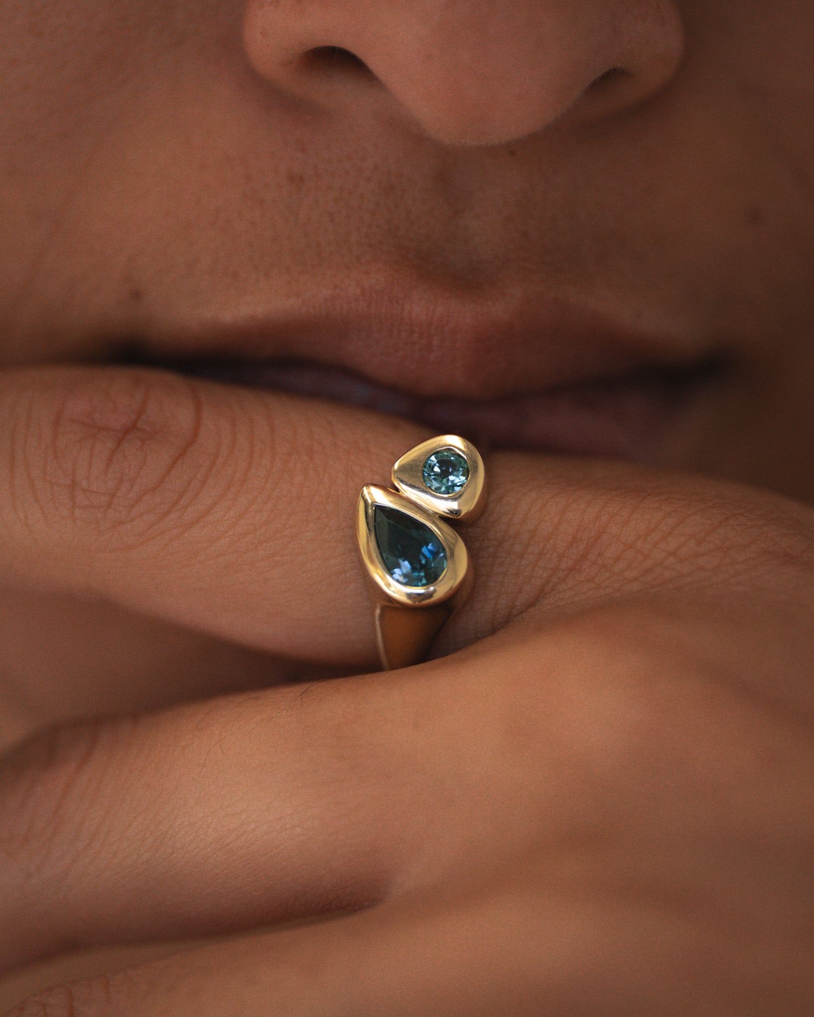 Temple of the Sun Synergy Ring Teal Sapphire Solid Gold