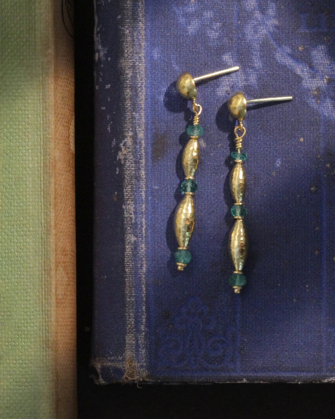 Temple of the Sun Ionia Earrings Emerald Solid Gold